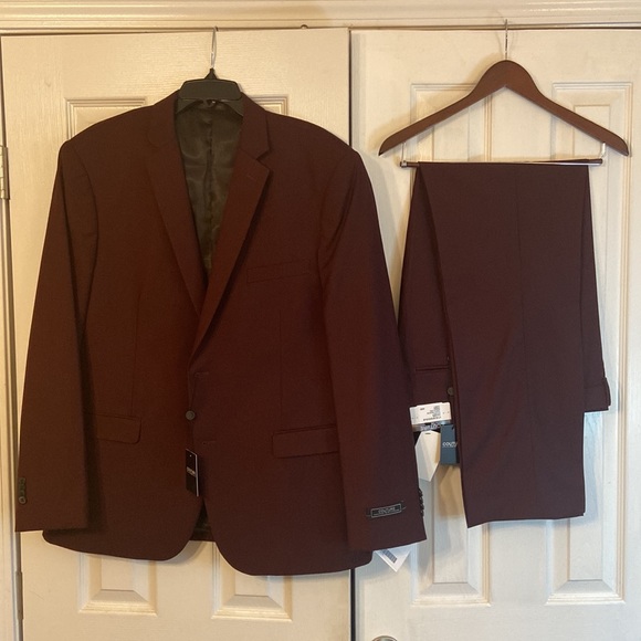 Never worn full suit (regular fit) 46R jacket and 40R pants. Burgundy. With tags - Picture 3 of 8